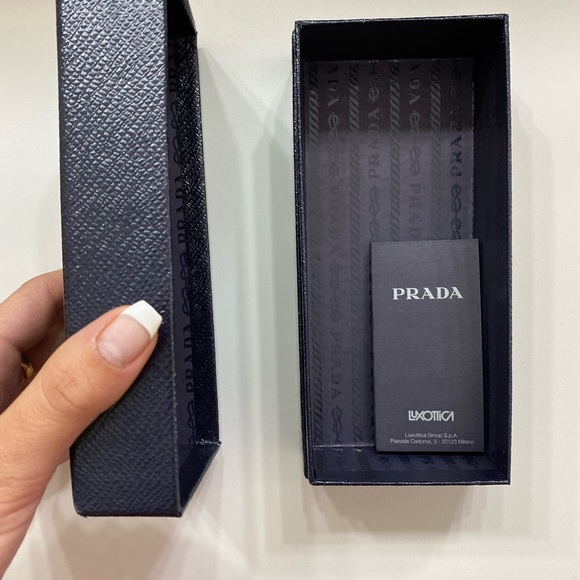Small Prada Box - Picture 2 of 4
